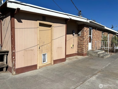 1138 W Columbia Ave, Moses Lake, WA 98837 - photo 4