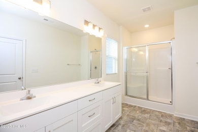 008-photo-main-bathroom-12173719