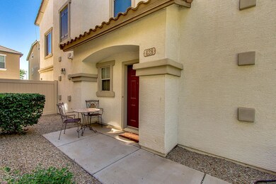 428 N Mahogany