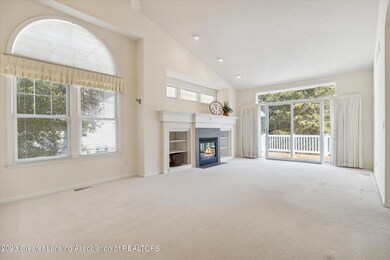 Great room w/fireplace
