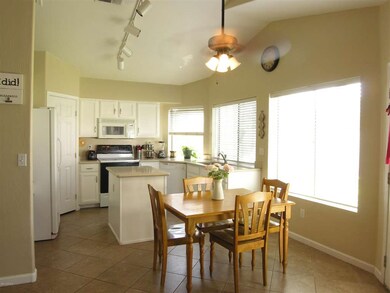 Dining & Kitchen