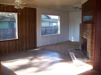 625 Cherry St, Central Point, OR 97502 - photo 2