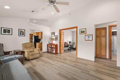 901 Schaefers Ln, Grants Pass, OR 97526 - photo 7