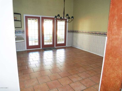 FAMILY ROOM/DINING ROOM