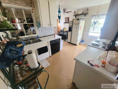BIG SUNNY KITCHEN