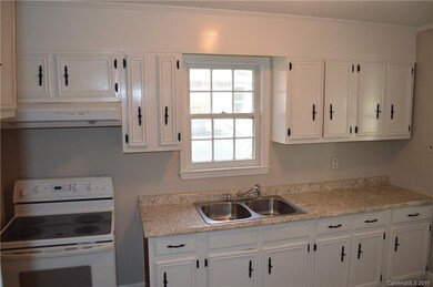 326 N Bost St, Statesville, NC 28677 - photo 5