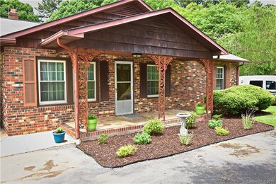 126 Mills Garden Rd, Statesville, NC 28625 - photo 2