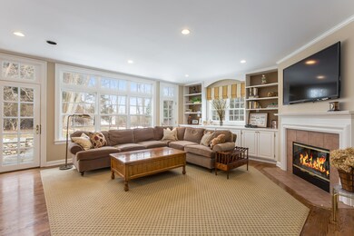 008-photo-family-room-6858081