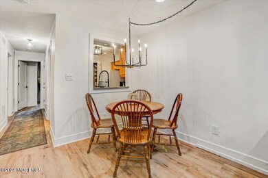 12-Dining Area