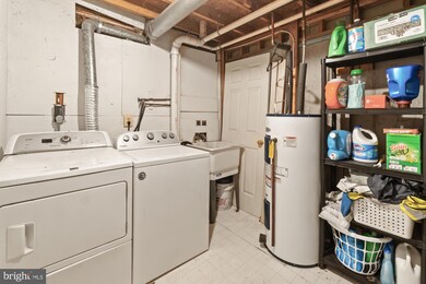 7065 Bradshaw Ct W, Frederick, MD 21703 - photo 5