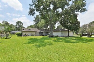 610 Inwood St, Tomball, TX 77375 - photo 2