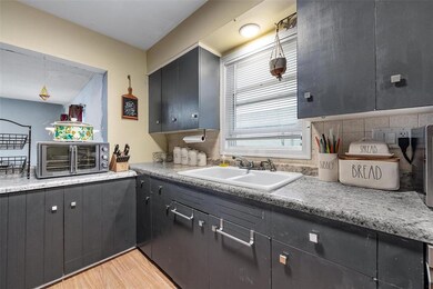 3848 Mount Vernon Rd SE, Cedar Rapids, IA 52403 - photo 5