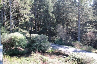 End Unit with Forest Border