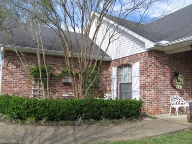 121 Lakeland Dr, Pineville, LA 71360 - photo 2