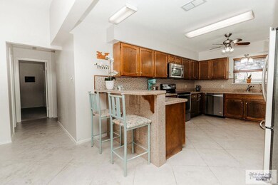 Kitchen view with ample counter space/breakfast ba