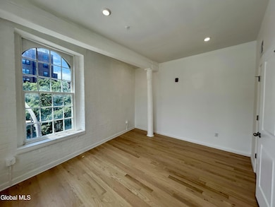 3D Bedroom 1 (Right)
