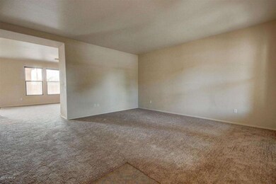 ENTRY / LIVING ROOM