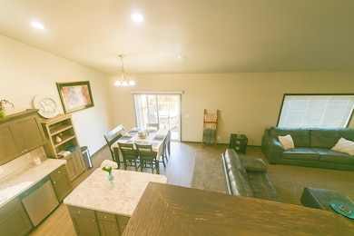 Pic 5 Living room.png