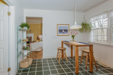 010-Breakfast_Nook-921628-mls