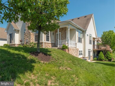 1040 Burgundy Cir, Pennsburg, PA 18073 - photo 3