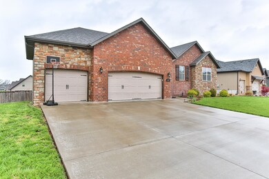 647 N Maplewood Hills Rd, Nixa, MO 65714 - photo 2