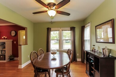 007-Dining_Room-2760086-large