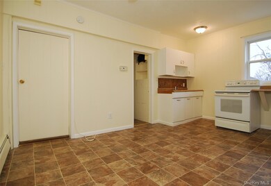 1342 Route 44 unit 4, Pleasant Valley, NY 12569 - photo 6