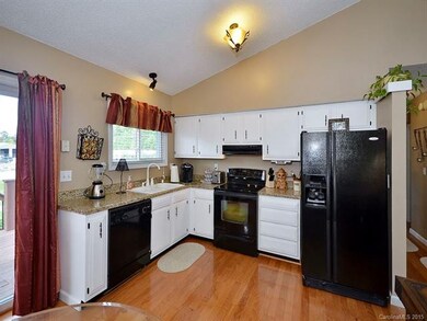 2 Apple Blossom Ln, Hendersonville, NC 28792 - photo 5