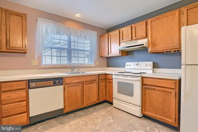 305 Barrington Ct, Palmyra, PA 17078 - photo 6