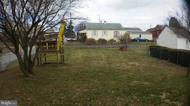 395 W Queen St, Chambersburg, PA 17201 - photo 3