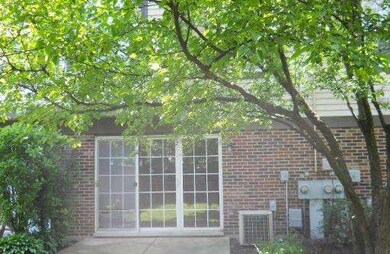 1842 Grove Ave unit 18B184, Schaumburg, IL 60193 - photo 2