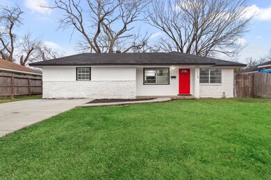 
Lawn color has been digitally enhanced