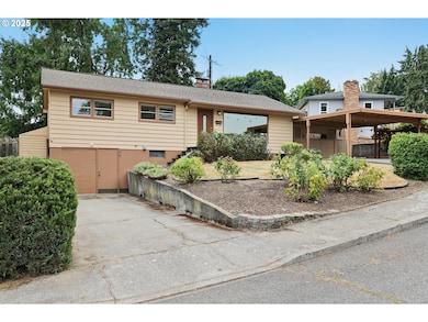 716 E 20th St, the Dalles, OR 97058 - photo 2