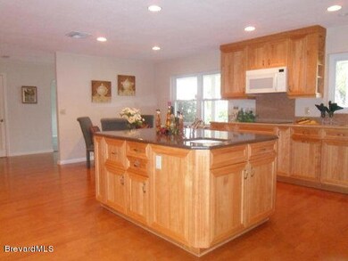 Large Eat in Kitchen