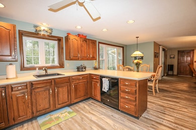 17 King Henry Dr, Londonderry, NH 03053 - photo 2