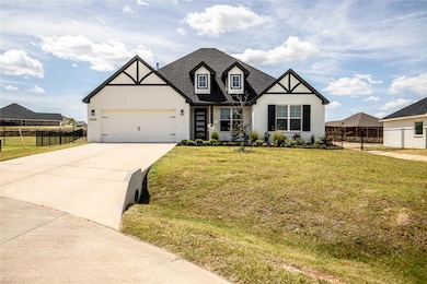 View of front facade featuring a front lawn and a 