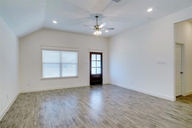 211 Clover Cir, Weatherford, TX 76086 - photo 4