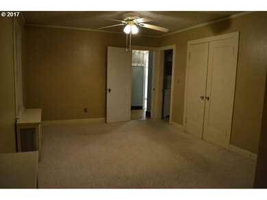 405 W 3rd St, the Dalles, OR 97058 - photo 4