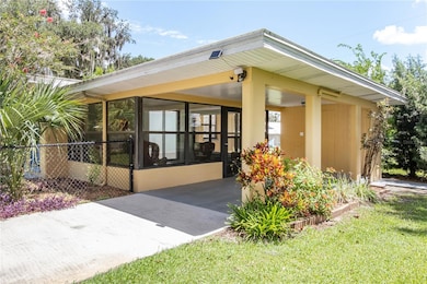 951 Cr 453, Lake Panasoffkee, FL 33538 - photo 2