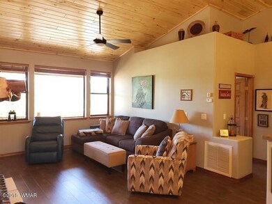 004_Living Room