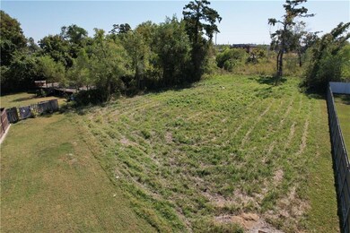4501 Francisco Verrett Dr, New Orleans, LA 70126 - photo 2