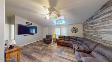 LARGE FAMILY ROOM