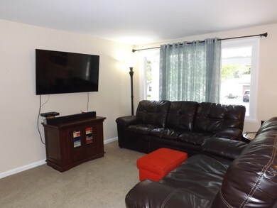 125 Pueblo Rd, Carpentersville, IL 60110 - photo 6