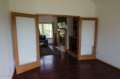 6 Office Den