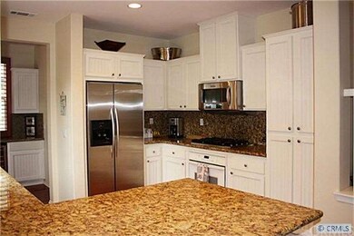 Dream kitchen with granite counters and Viking coo