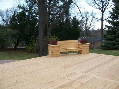 Cozy outdoor bench to enjoy your afternoon tea!