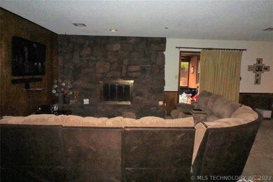 1101 Wade Wells Dr, Henryetta, OK 74437 - photo 3