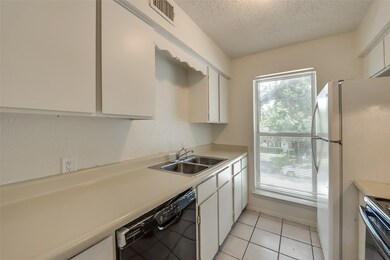 3824 Cibolo Dr, Fort Worth, TX 76133 - photo 4