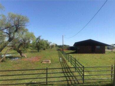 19967 E 1070 Rd, Elk City, OK 73644 - photo 4