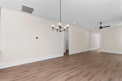 P1112890